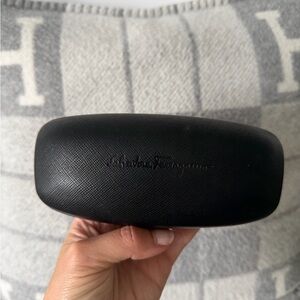 ☀️🌴NEW Salvatore Ferragamo Black Sunglasses Case